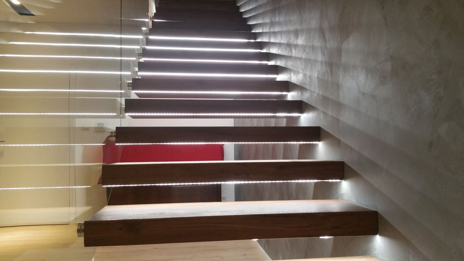 SAMONOSN SCHODISKO S LED OSVETLEN M REKOMPLETT Schody Na Mieru S samonosn-schodisko-s-led-osvetlen-m-rekomplett-schody-na-mieru-s