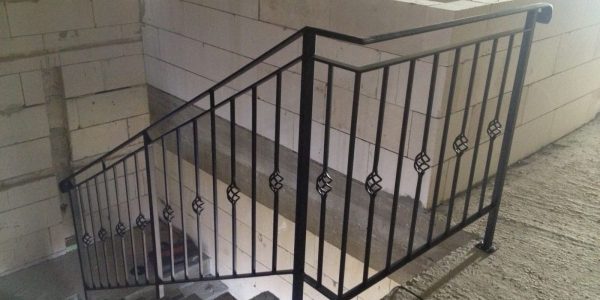 schody, schody na mieru, schodisko na mieru, samonosne schody, realizacia schodiska, sklenené zabradlie, kovové zábradlie, rekomplett, trnava, rekonštrukcia bytu