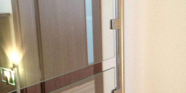 schody, schody na mieru, schodisko na mieru, samonosne schody, realizacia schodiska, sklenené zabradlie, kovové zábradlie, rekomplett, trnava, rekonštrukcia bytu