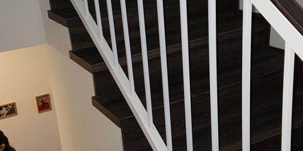 schody, schody na mieru, schodisko na mieru, samonosne schody, realizacia schodiska, sklenené zabradlie, kovové zábradlie, rekomplett, trnava, rekonštrukcia bytu