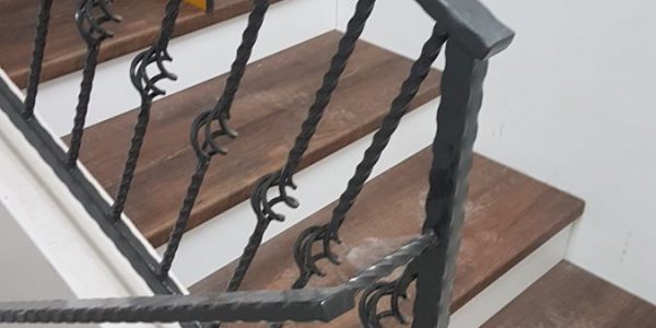 schody, schody na mieru, schodisko na mieru, samonosne schody, realizacia schodiska, sklenené zabradlie, kovové zábradlie, rekomplett, trnava, rekonštrukcia bytu