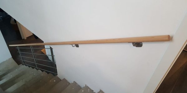 schody, schody na mieru, schodisko na mieru, samonosne schody, realizacia schodiska, sklenené zabradlie, kovové zábradlie, rekomplett, trnava, rekonštrukcia bytu