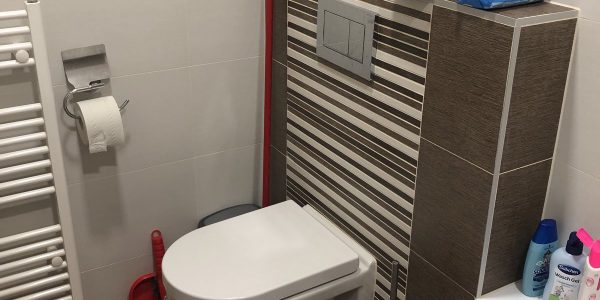 rekonštrukcia kúpeľne, toaleta, obklady a dlažby,interiérové dvere a podlahy, rekomplett, trnava, rekonštrukcia bytu