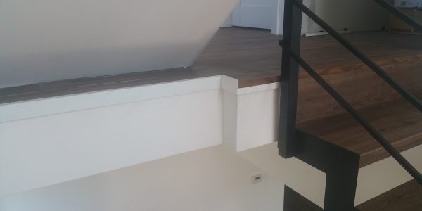 schody, schody na mieru, schodisko na mieru, samonosne schody, realizacia schodiska, sklenené zabradlie, kovové zábradlie, rekomplett, trnava, rekonštrukcia bytu