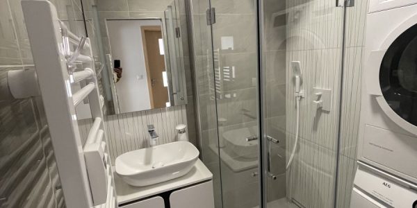 rekonštrukcia bytu, kúpeľňa, kuchyňa, pbývačka, toaleta, rekomplett, trnava, prerábky, interiérové dvere