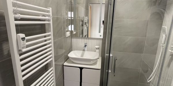 rekonštrukcia bytu, kúpeľňa, kuchyňa, pbývačka, toaleta, rekomplett, trnava, prerábky, interiérové dvere