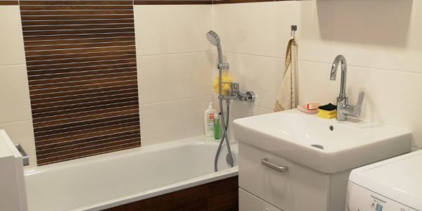 rekonštrukcia bytu, kúpeľňa, kuchyňa, pbývačka, toaleta, rekomplett, trnava, prerábky, interiérové dvere