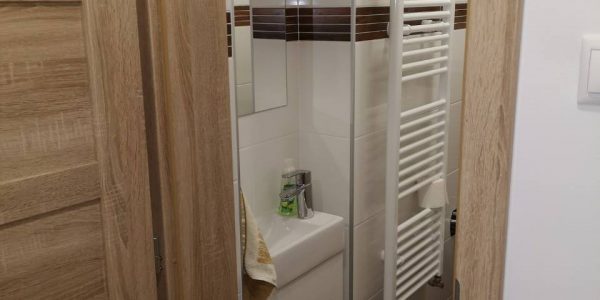 rekonštrukcia bytu, kúpeľňa, kuchyňa, pbývačka, toaleta, rekomplett, trnava, prerábky, interiérové dvere