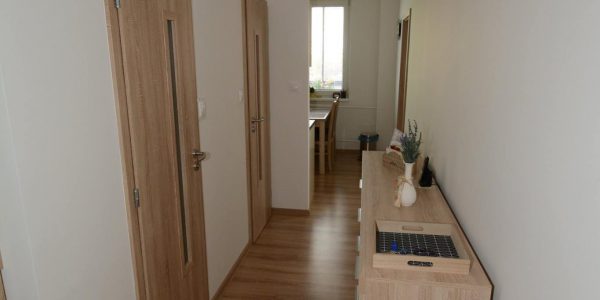 rekonštrukcia bytu, chodba, rekomplett, trnava, prerábky, interiérové dvere