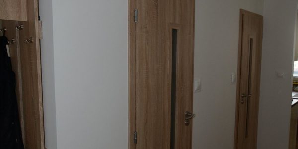 rekonštrukcia bytu, chodba, rekomplett, trnava, prerábky, interiérové dvere