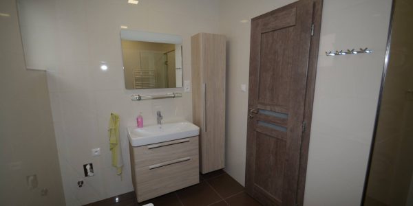 rekonštrukcia bytu, kúpeľňa, kuchyňa, pbývačka, toaleta, rekomplett, trnava, prerábky, interiérové dvere