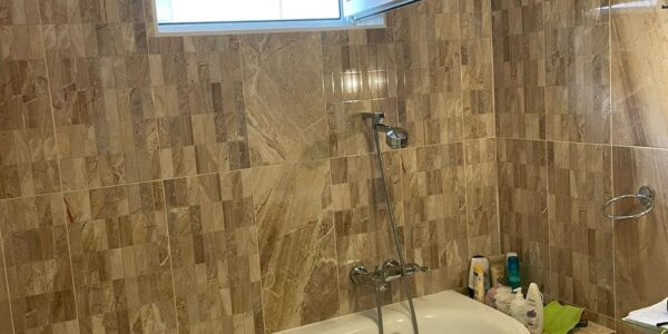 rekonštrukcia bytu, kúpeľňa, prerábka kúpeľne, sprchový kút, vaňa, zrkadlo, osvetlenie, toaleta, rekomplett, trnava, prerábky, interiérové dvere